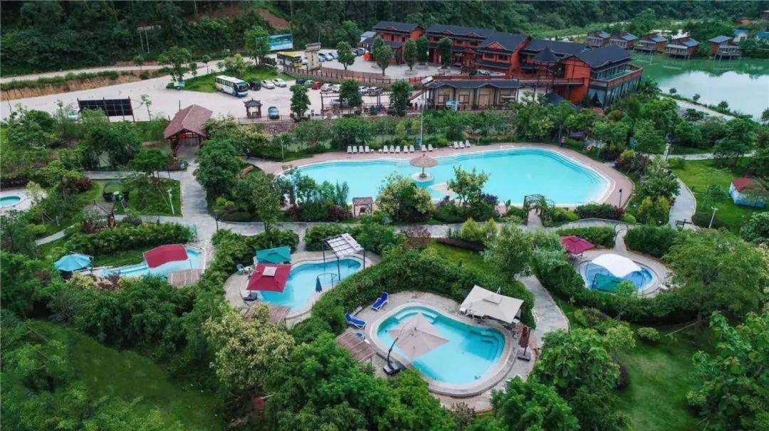 去防城港,邂逅十万大山中的"马尔代夫"蓝 | 春节在广西怎么玩_温泉