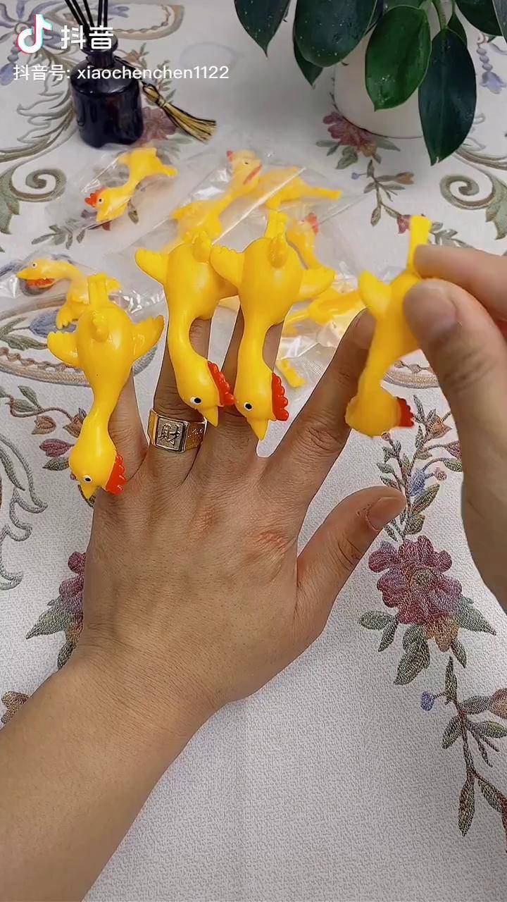 给孩子的弹弹鸡自己玩的挺嗨我的生活日记直播间等你