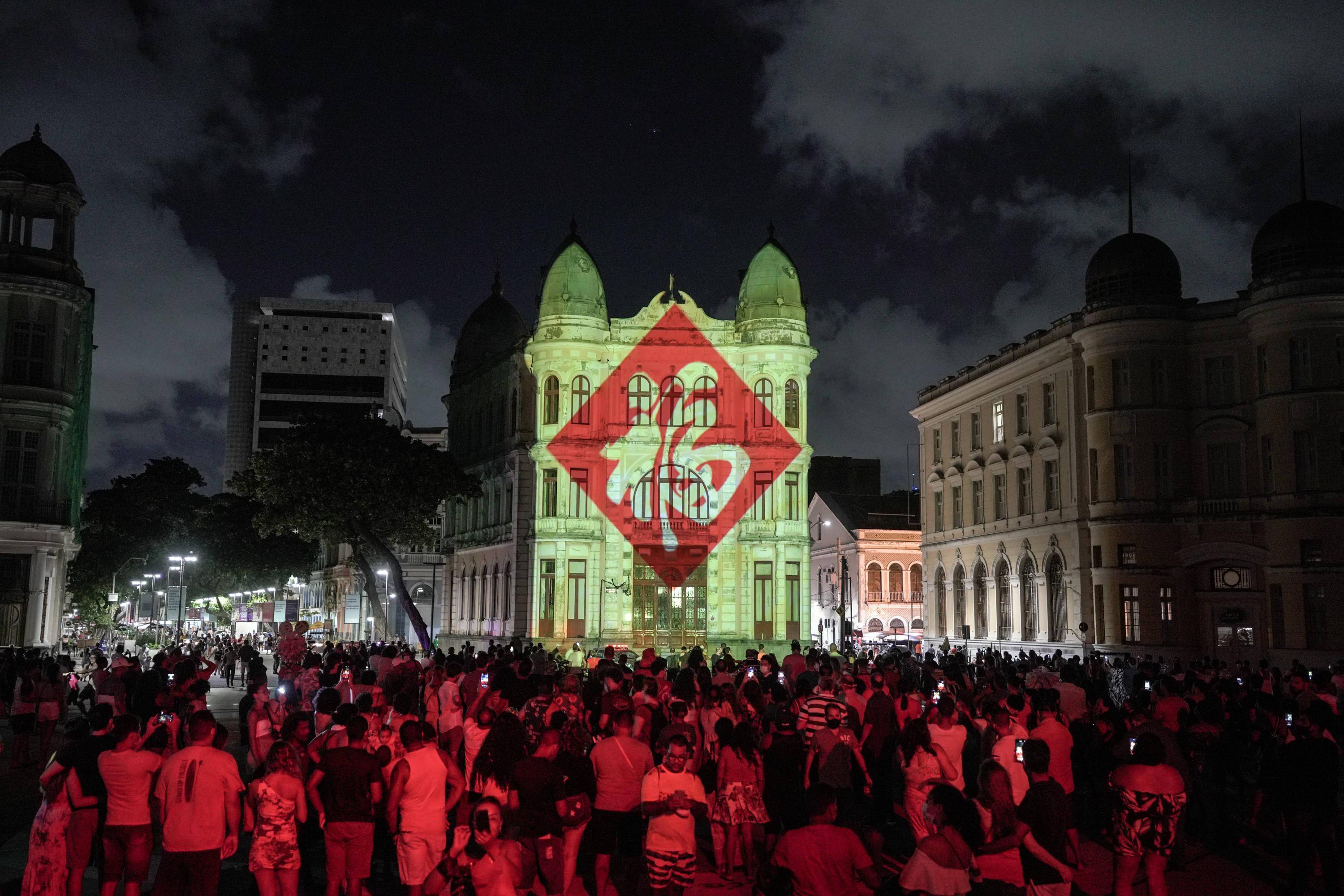 巴西累西腓举行"迎新春·庆冬奥"灯光秀