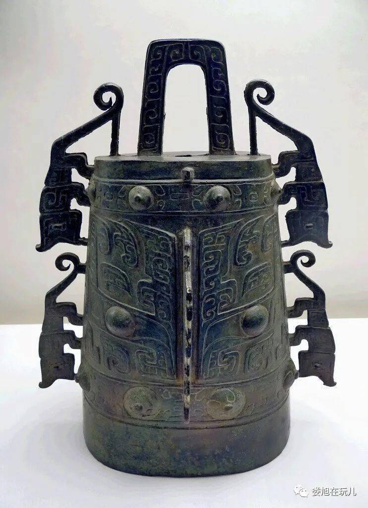 新年淑气霭百祥 虔供天地通万邦由来帝里制更详 中宵华烛纷炜煌屏风设