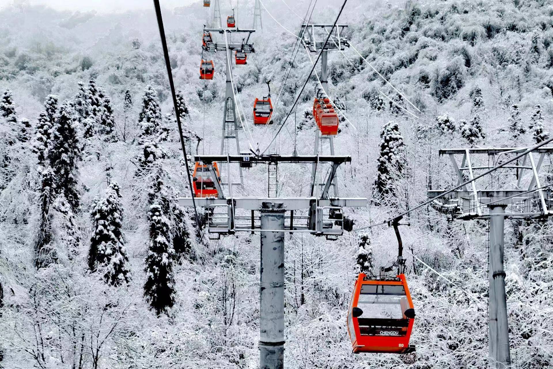 数据|春节冰雪游有多火？峨眉山、西岭雪山、瓦屋山游客数同比增长100%