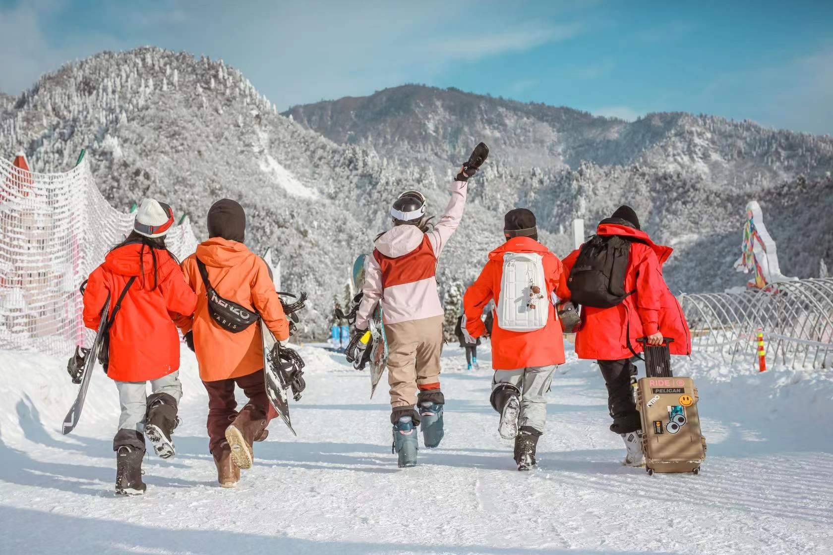 数据|春节冰雪游有多火？峨眉山、西岭雪山、瓦屋山游客数同比增长100%