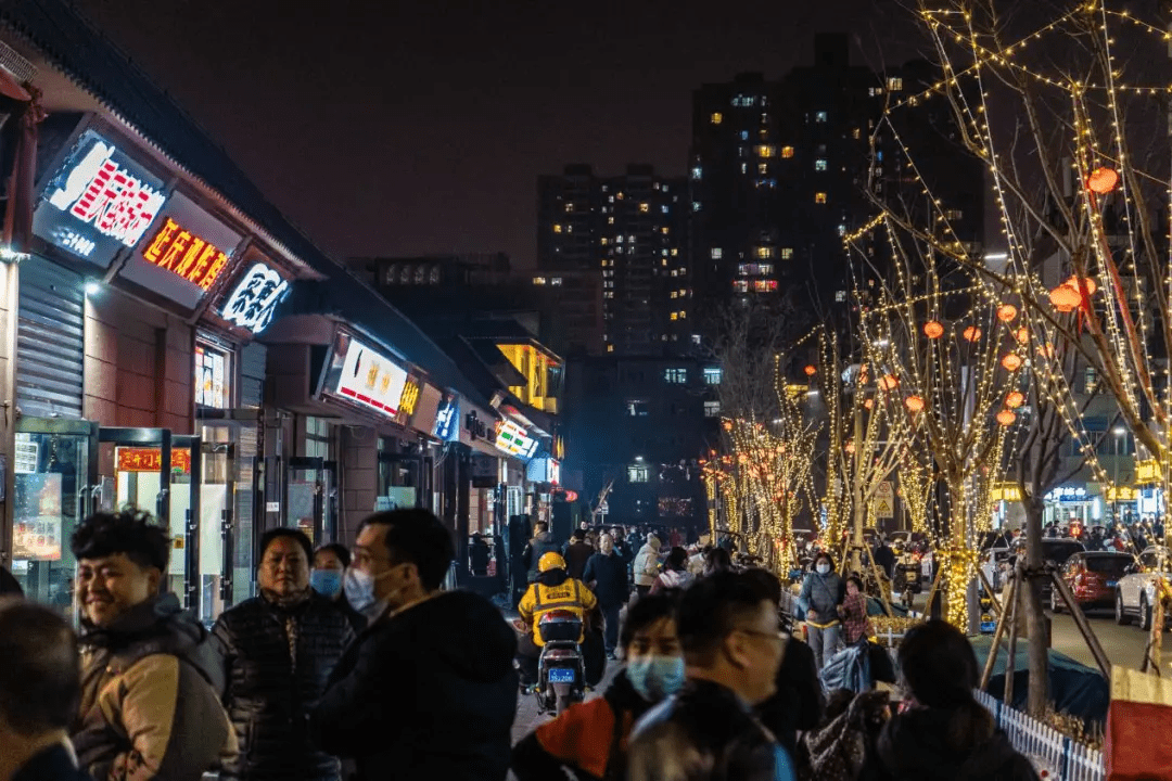 太原迎泽区:老军营小区张灯结彩迎新年_灯笼_街巷_居民