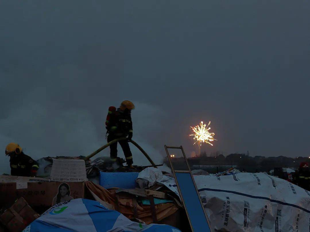 春节我在岗 | 220个消防陈兵点,昼夜守护_救援_人员_景区