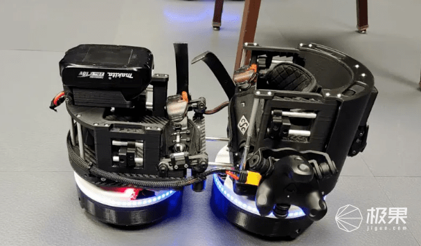 老外发明神奇机械鞋，疯狂踏步却纹丝不动，科幻电影都没它酷...