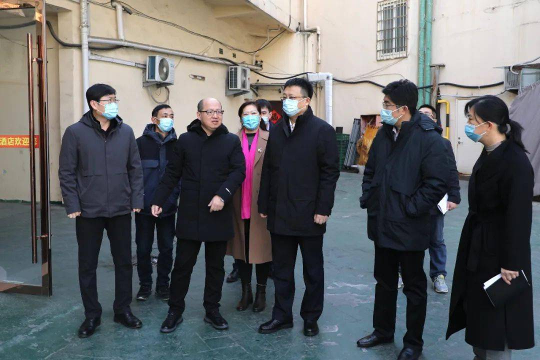 "在市北区疾控中心,高健详细询问了疾控应急值守,人才队伍建设,核酸