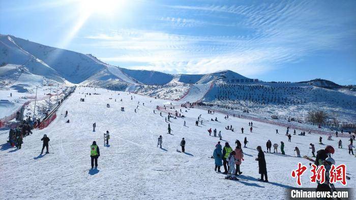 国际|新疆阿勒泰优质冰雪资源吸引外地游客