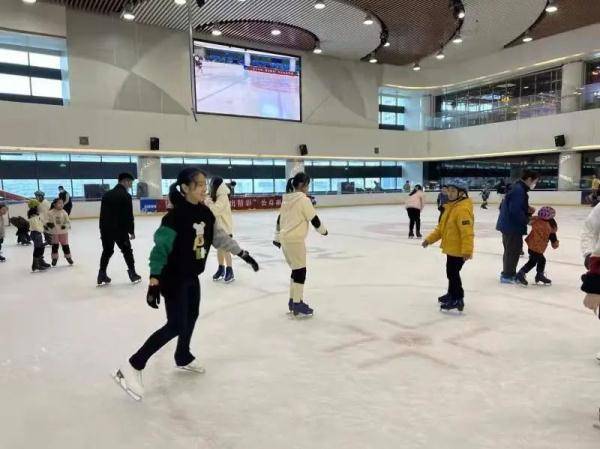 市民|相约上冰雪 一起迎冬奥 春节期间江苏各地掀起冰雪运动热潮