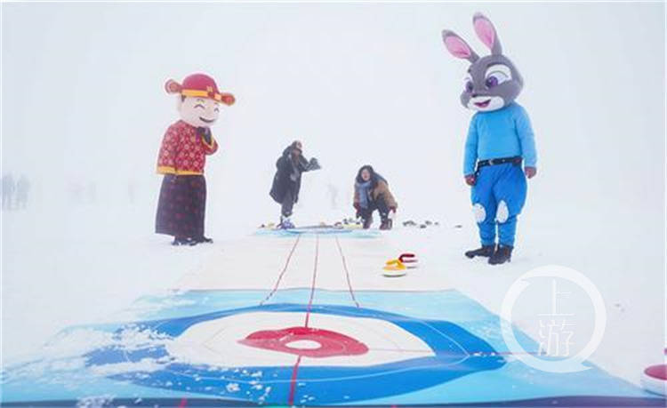坐雪圈、玩雪橇、雪地舞······春节冰雪活动趣味多