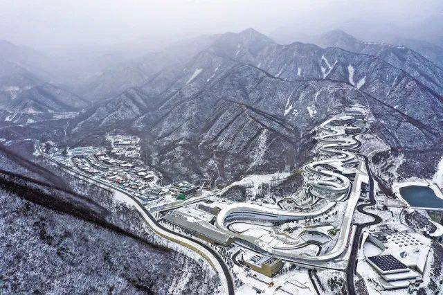 由于外形酷似我国古代象征吉祥的摆件—如意,因而得名"雪如意"