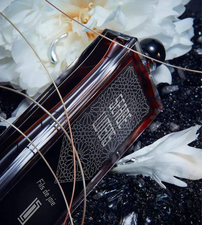 香气寻香 | 人间理想：把富贵穿在身上！