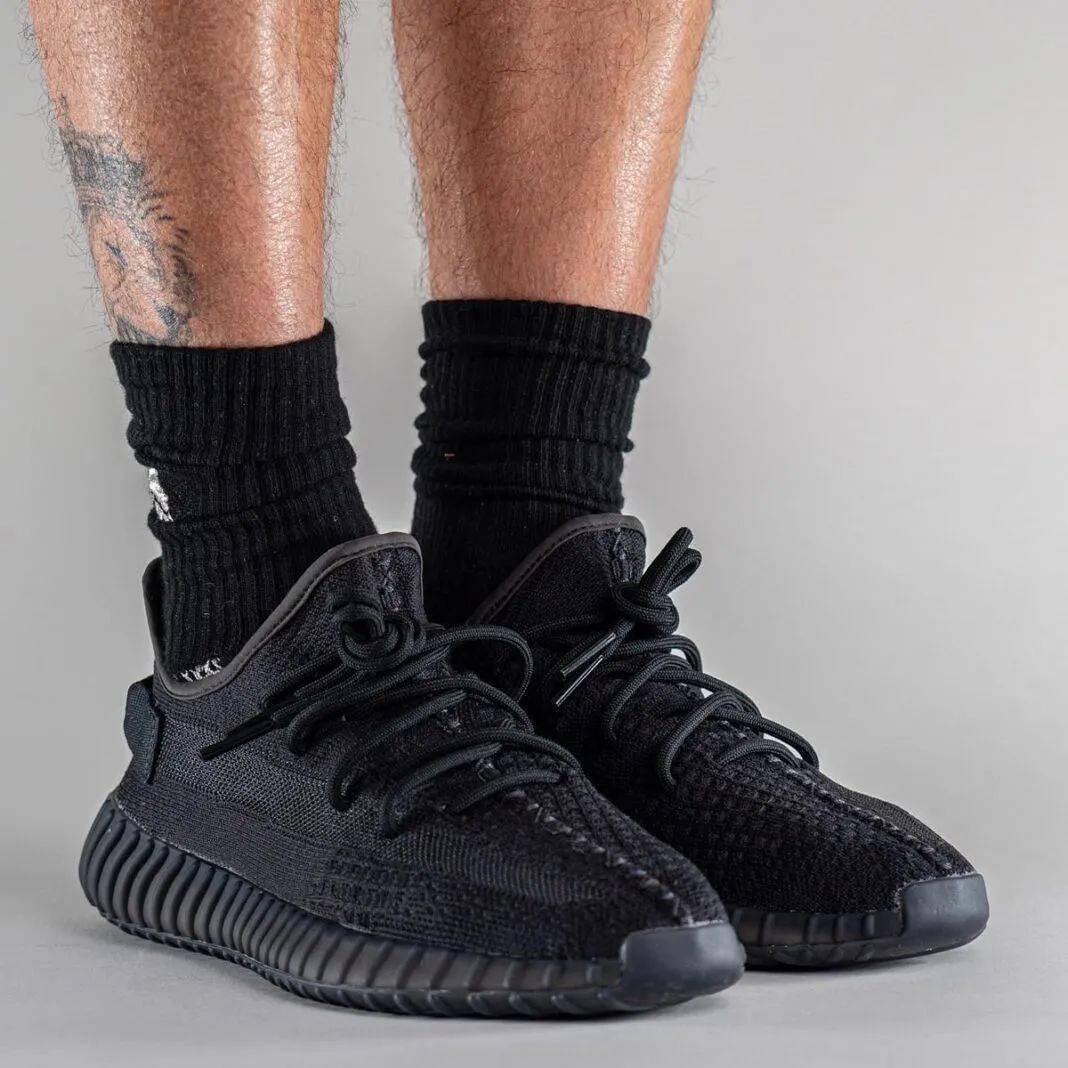 真和“黑天使”没有区别？YEEZY 350新配色实物更新！_Onyx_黑色_设计