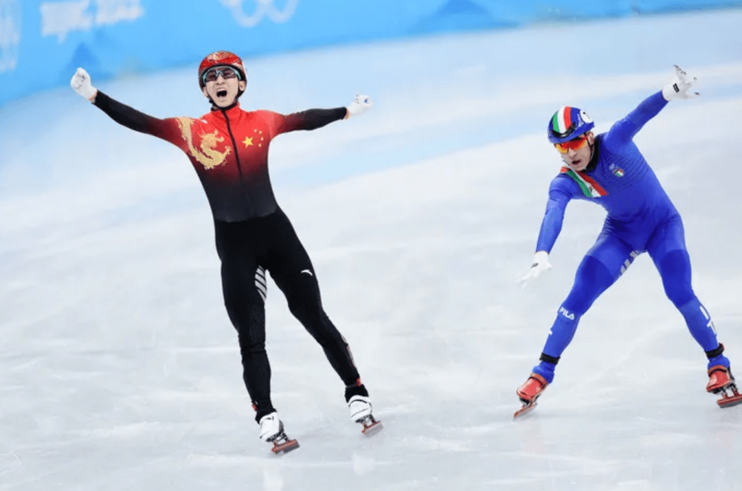 颁奖仪式|北京冬奥会中国队首金，为何没有马上颁发金牌、升国旗、奏国歌？