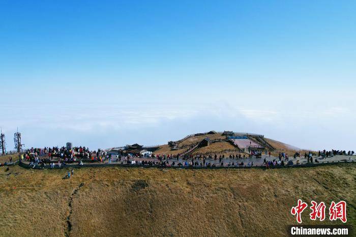 山峰|春节假期江西武功山迎旅游客流 美景吸引民众登山游玩