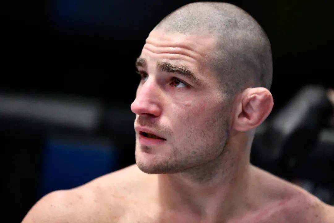 唠着嗑把对手给揍了斯特里克兰豪取六连胜