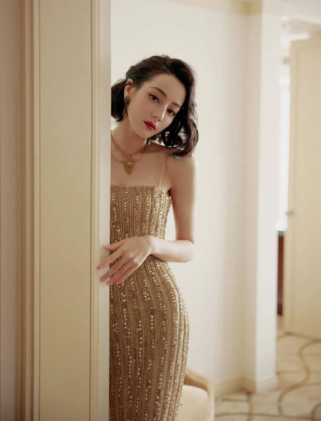 发型有种“换脸”叫杨幂剪短发，本以为会很丑，结果全网沦陷…