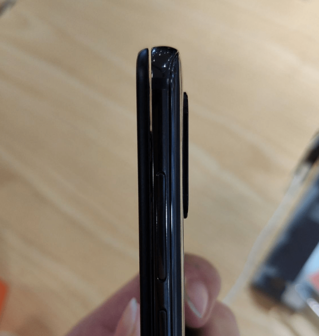 说出来你可能不信，曲面屏的诞生只是为了贴合臀部。