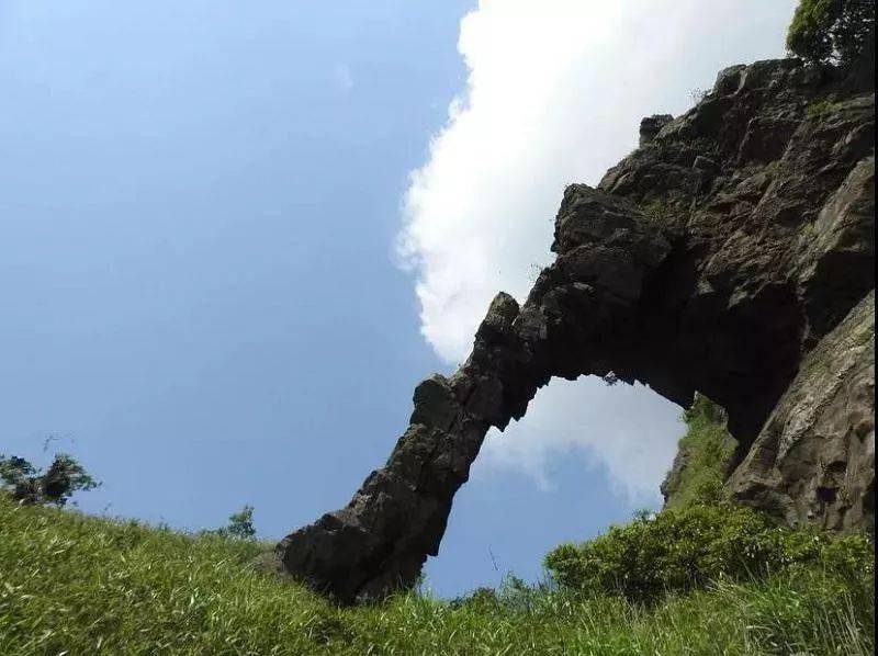 新线首发黄牛石2月19日晚20日勇登河源第一峰看仙山奇石草坡