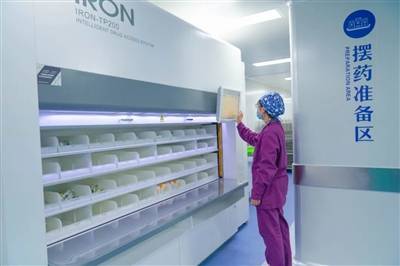 成都智造！成都市一医院“机器人护士”上岗 年配液量近200万袋