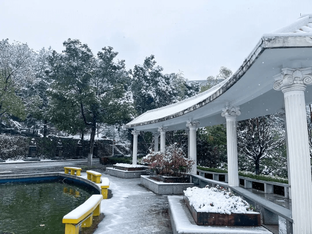 武昌理工学院校园雪景!美不胜收_大雪_万事胜_高尔夫球场