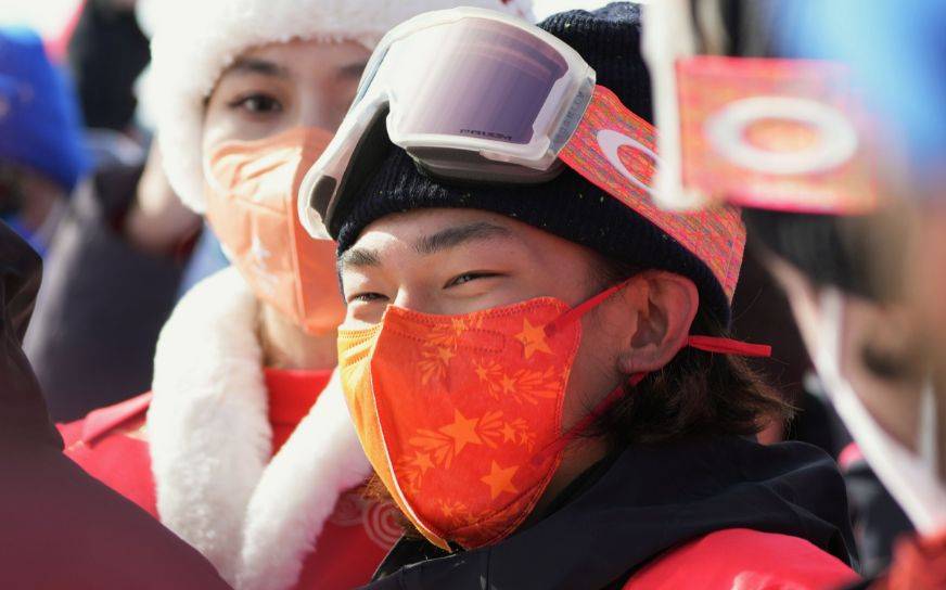 爱凌|苏翊鸣与偶像同台领奖感觉神奇，隔空祝福谷爱凌