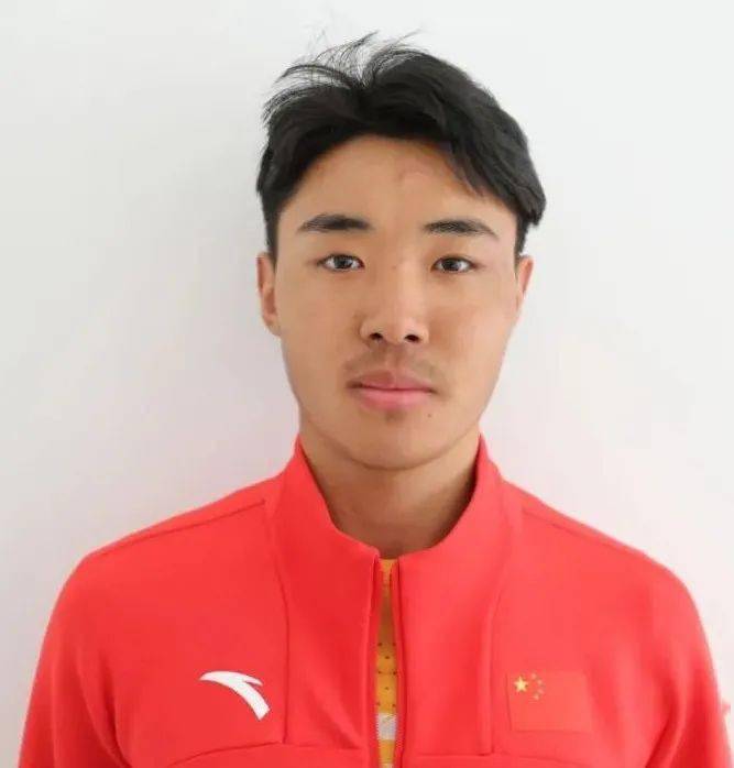 次仁占堆今年18岁的次仁占堆来自那曲市比如县,2017年12月入选滑雪