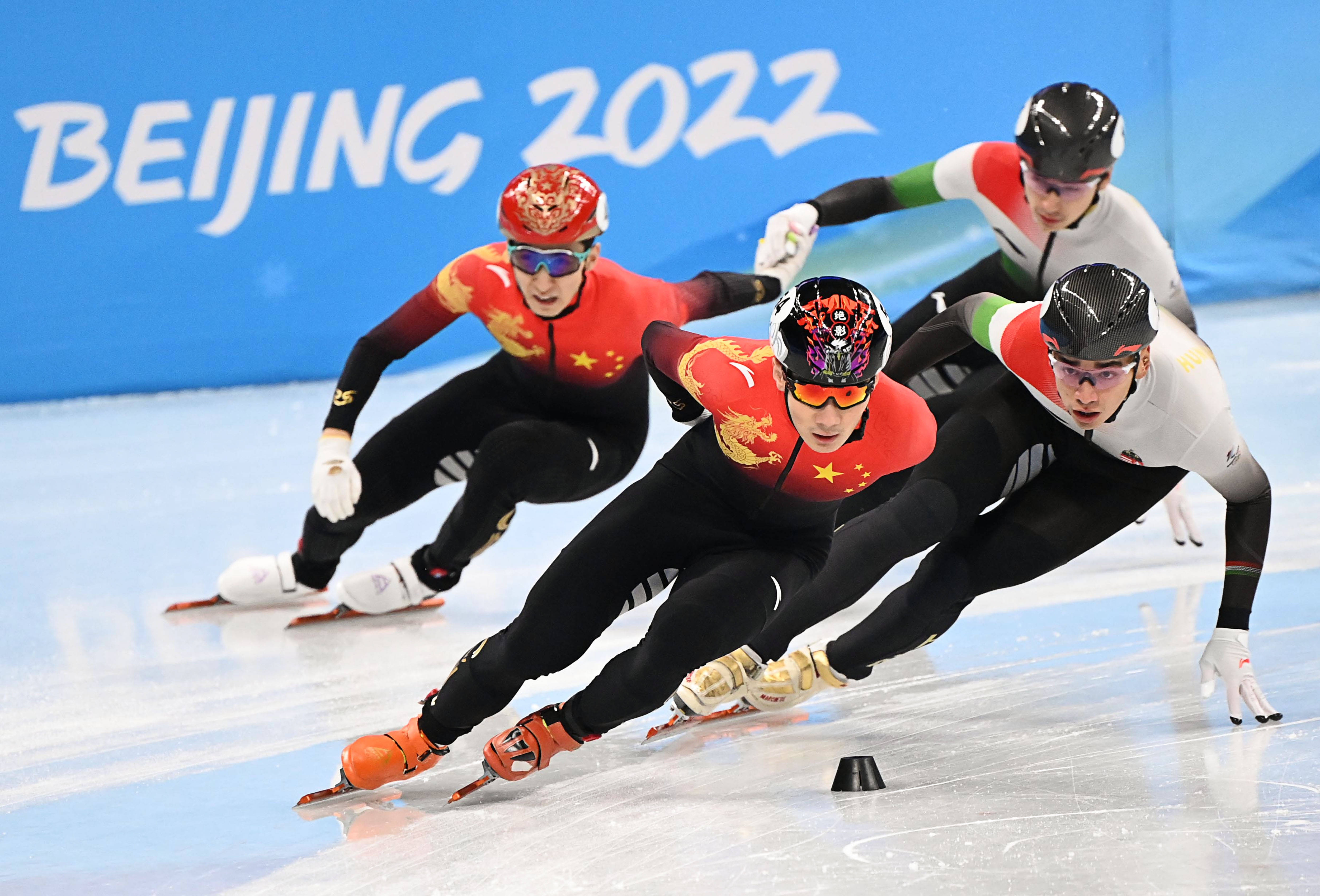 当日,在首都体育馆举行的北京2022年冬奥会短道速滑项目男子1000米