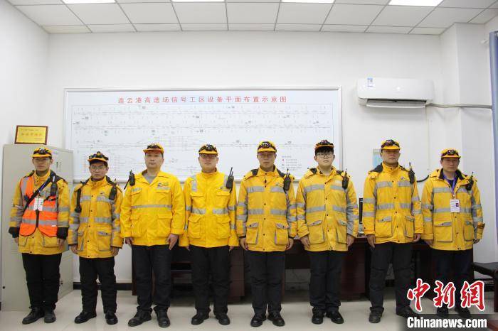徐连高铁开通1周年 探访用脚步丈量安全路的电务人_汤永清_设备_信号