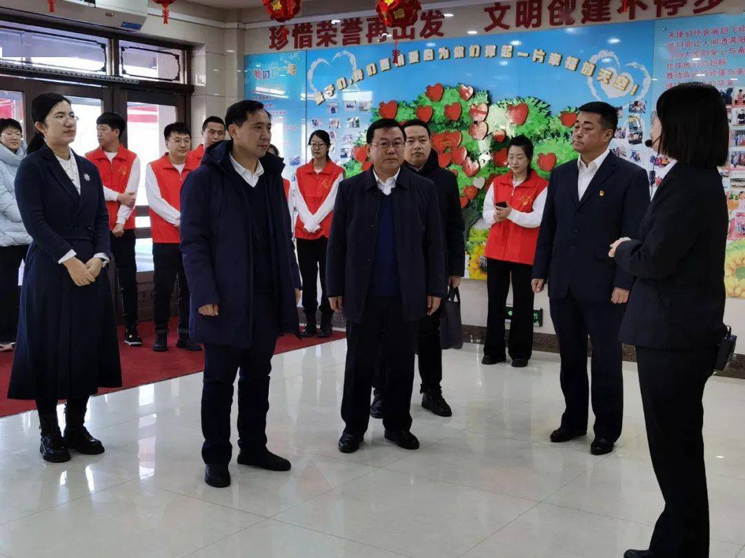 全市青年志愿者代表和"返家乡"大学生代表走进白山市儿童福利院,白山