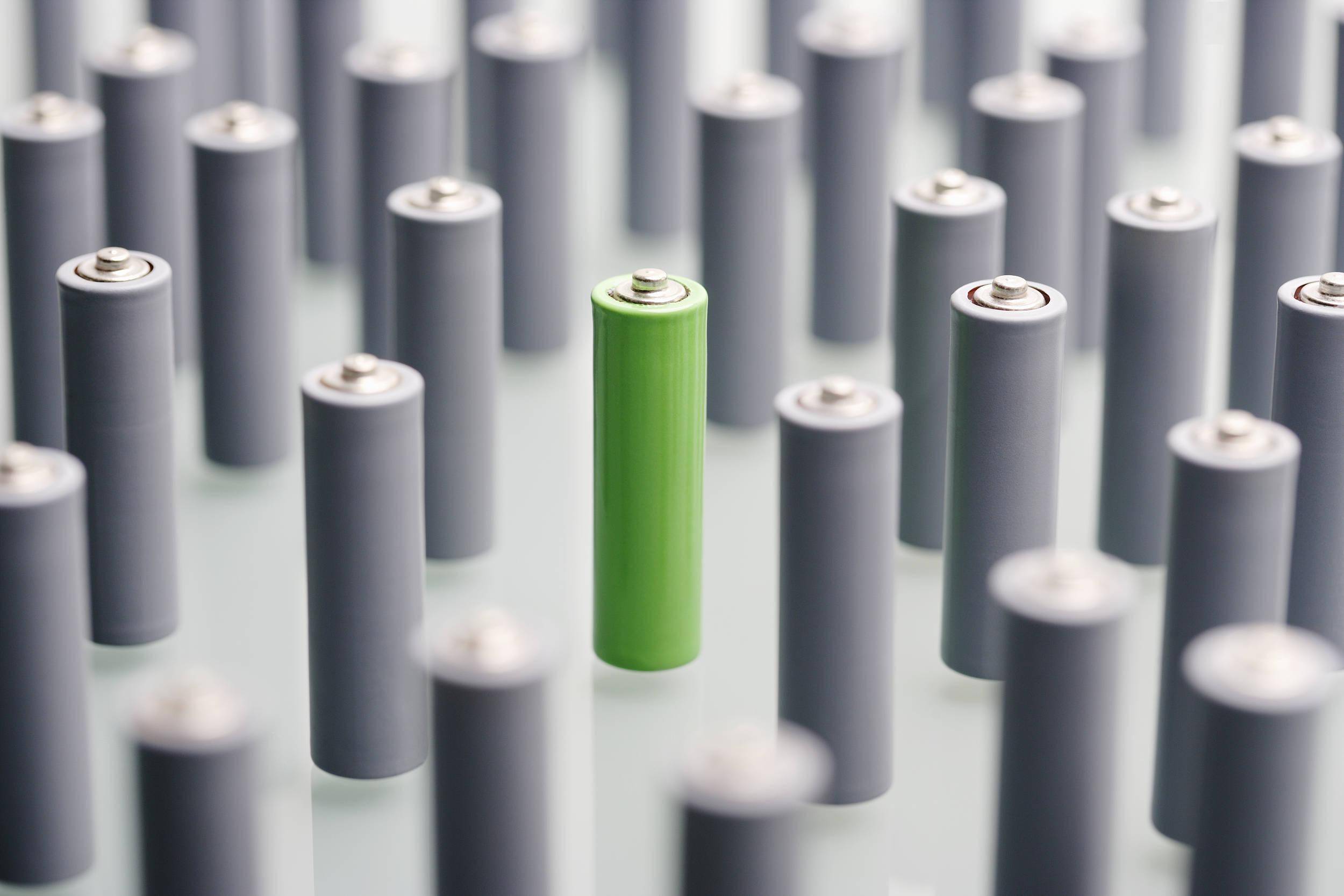 根据乘联会数据,新能源车去年零售298.9万辆,较2020年的110.