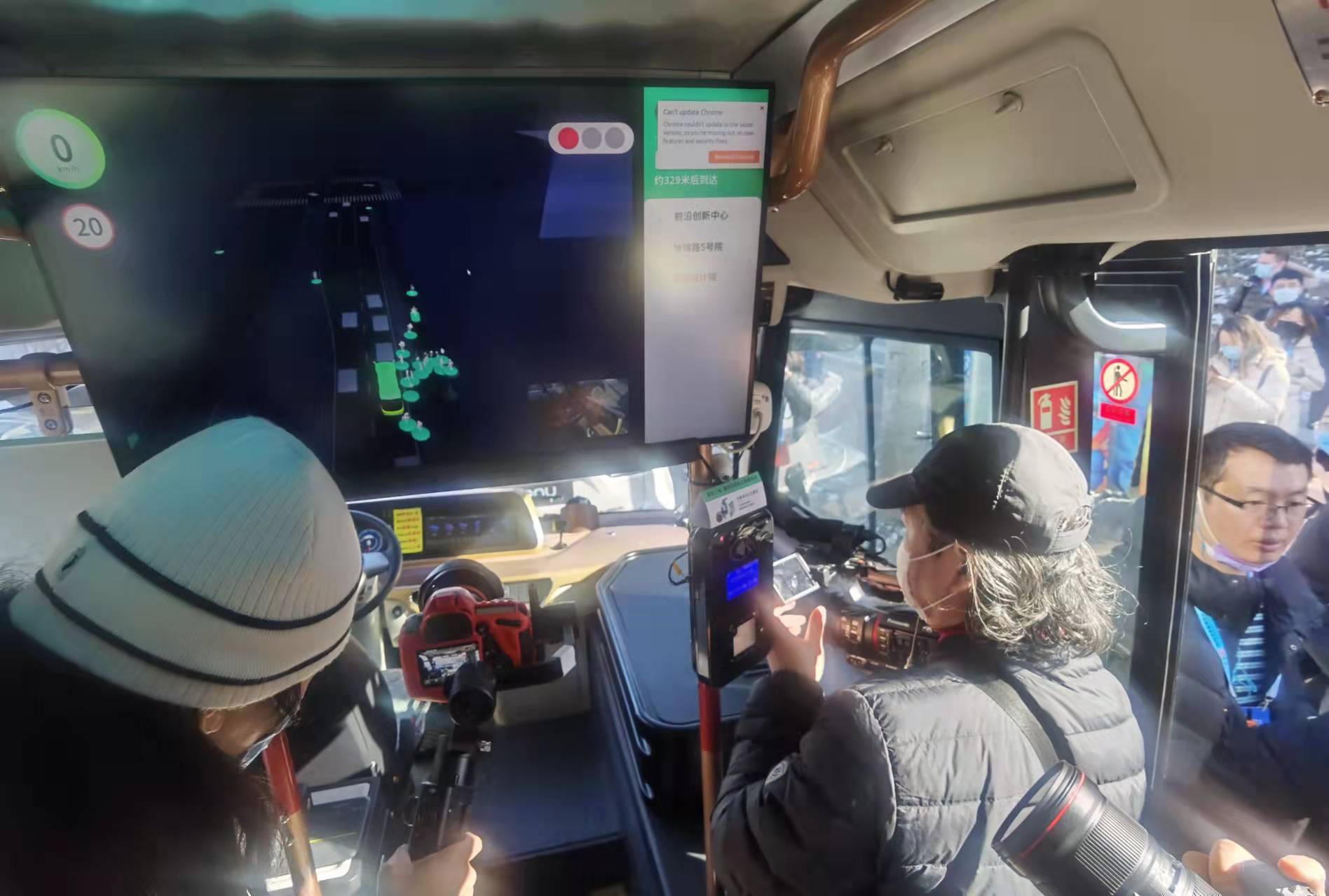 中外记者点赞中关村自动驾驶：“可能比有人驾驶水平还高”