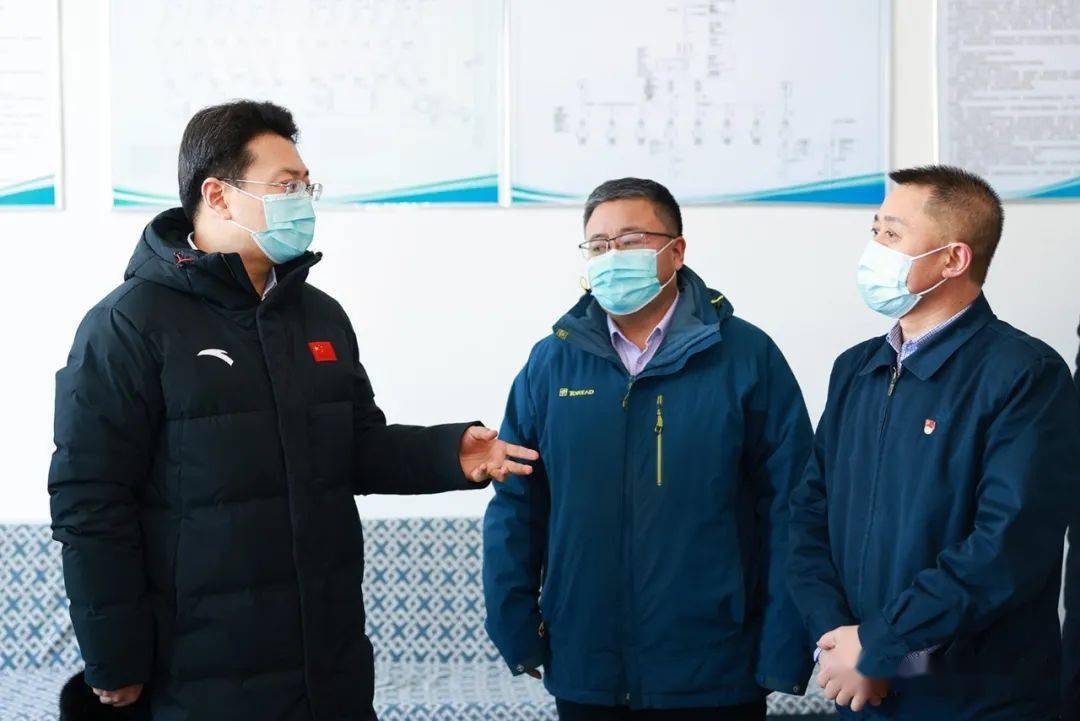 李岩松,王冰,何英明,田大文,王振涛参加调研.