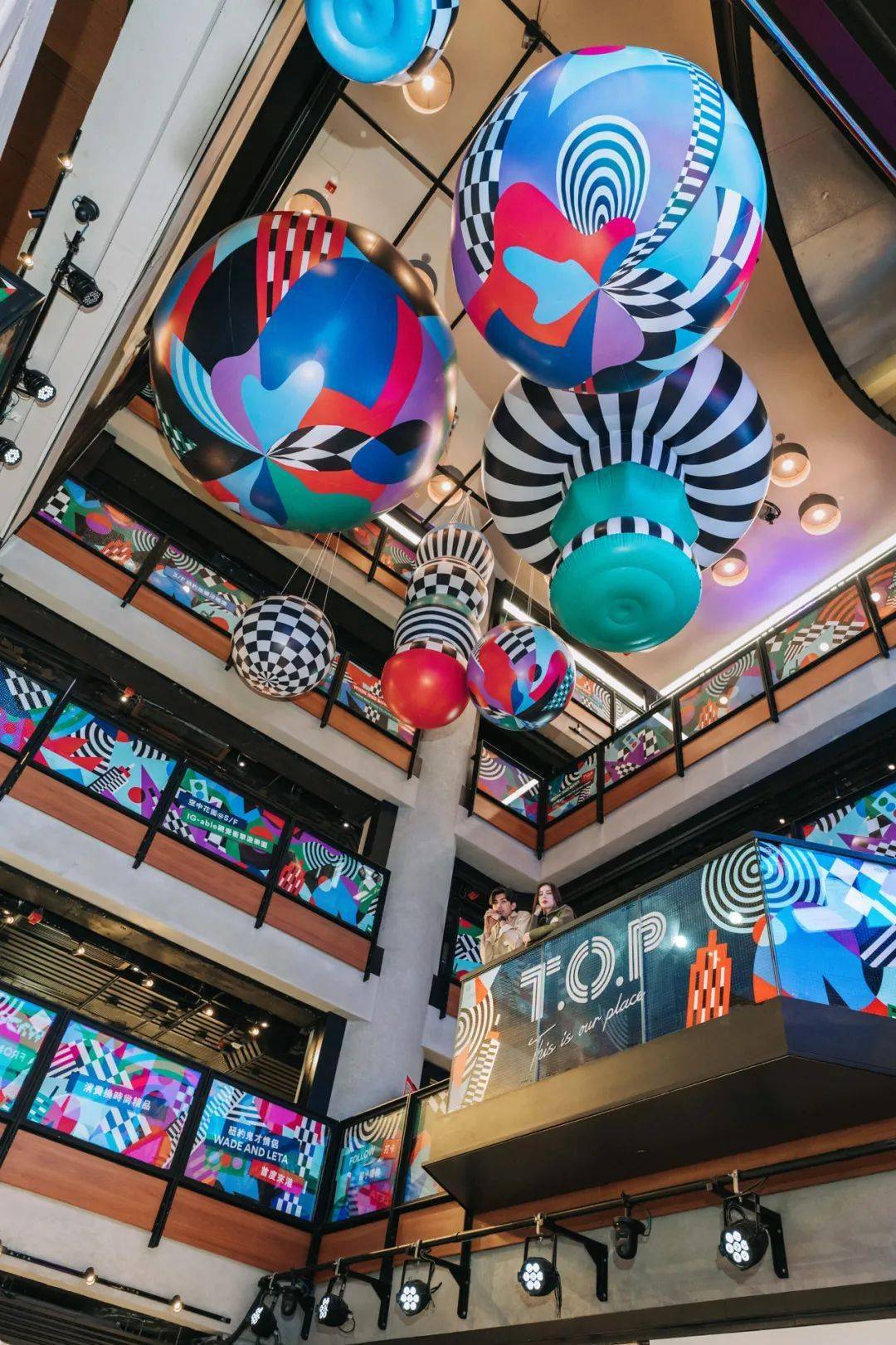 香港top购物中心抽象的纽约城市元素主题展为香港带来一点纽约风情