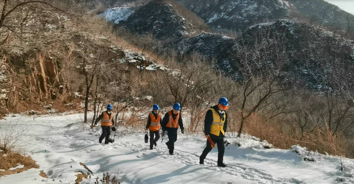 山路|交广会客厅｜寂静山谷的“掌灯人”