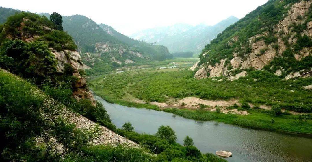 白河峡谷从延庆区东北旧县境内的白河堡水库,经怀柔,流向密云水库.