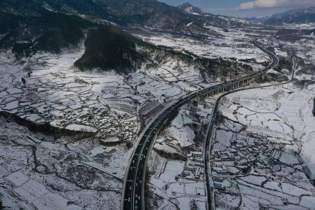 组图丨自驾凉山路途风光雅西高速壮美雪景