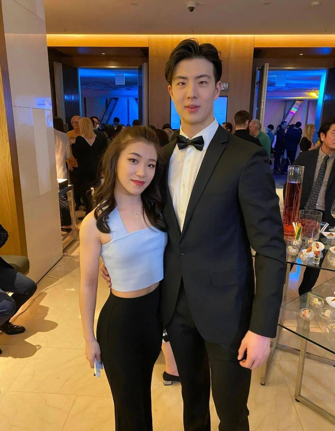 女孩王诗玥身高停到了163cm,而男孩柳鑫宇呢则窜到了190cm