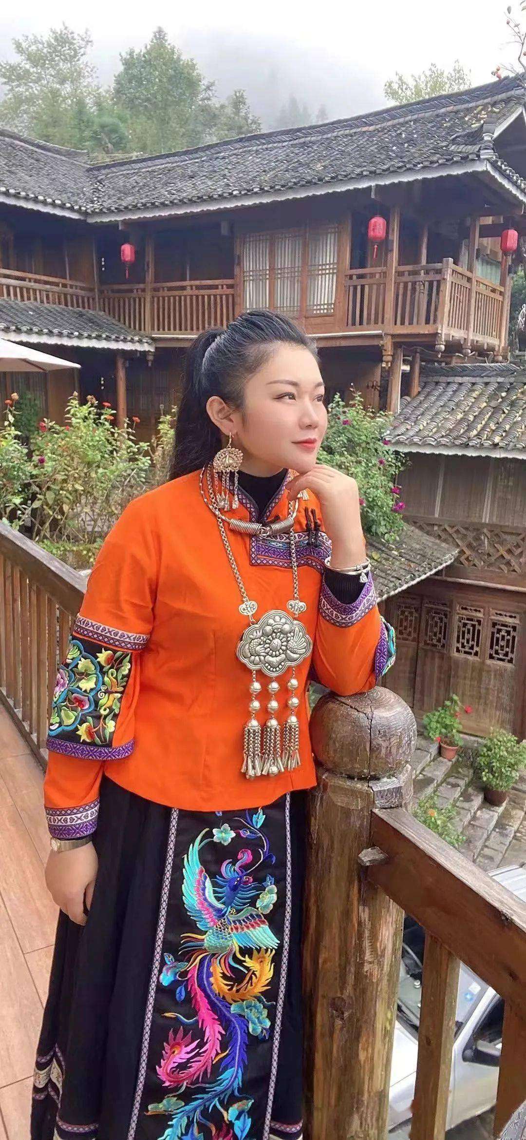 阿苗千千用歌声将苗乡带向世界这位苗歌仙子了不起