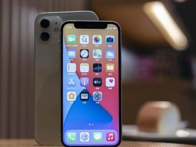 Tap|冲上热搜!iPhone推出点击支付功能,能取代付款码:国内还不给用