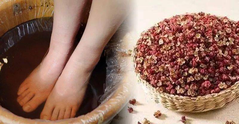 做法:用一块棉布包50克花椒,用绳系紧,加水煮开后待温热泡脚即可.