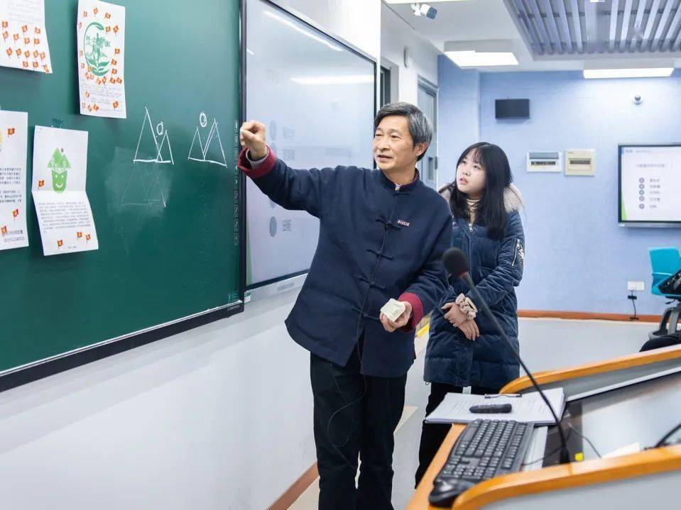 高校党史学习教育总结展示华中农业大学汲取百年奋斗智慧力量担当推动