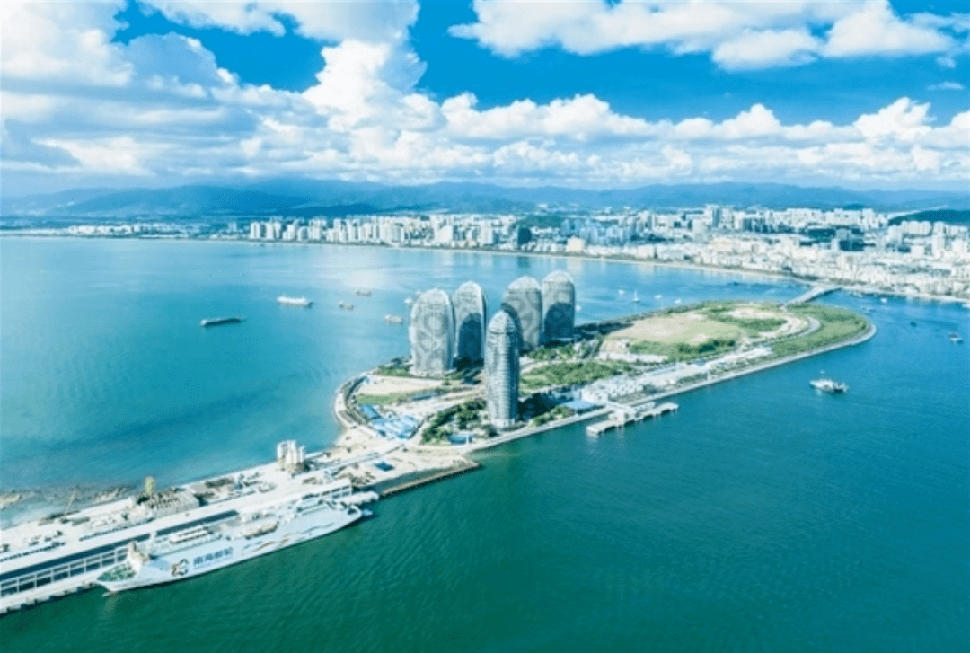 提醒航经船舶注意三亚港航道部分水域实施水上交通管制