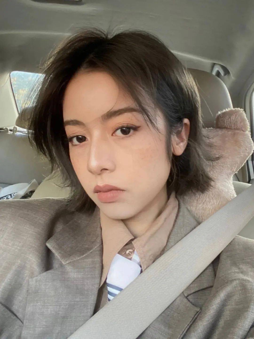 发型“换头”失败？Lisa这次真翻车了！