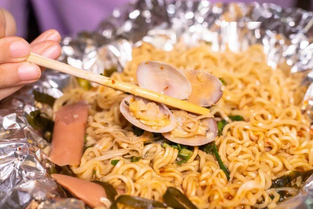 排队排到凌晨3点多了…_店里_汤汁_花甲