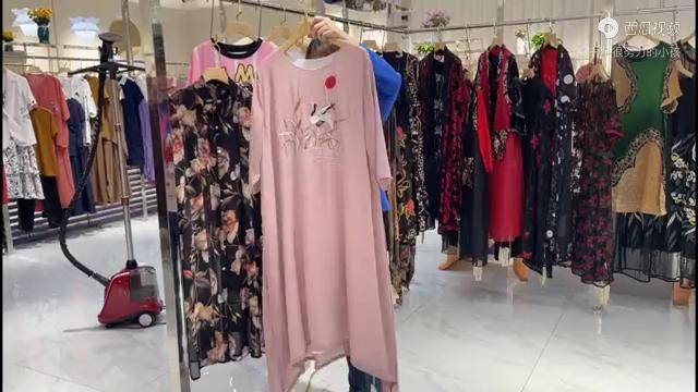 做直播做實體店女裝服裝品牌折扣告訴小主哪裡有女裝貨源