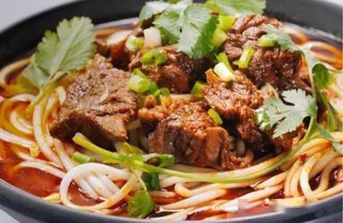 浓汤香辣肉丸腐乳土豆红烧肉酸辣牛肉米粉的做法
