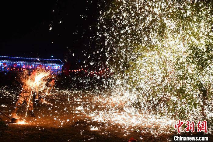 墩村|福建莆田“打砂花”闹元宵 铁树银花寄祈愿