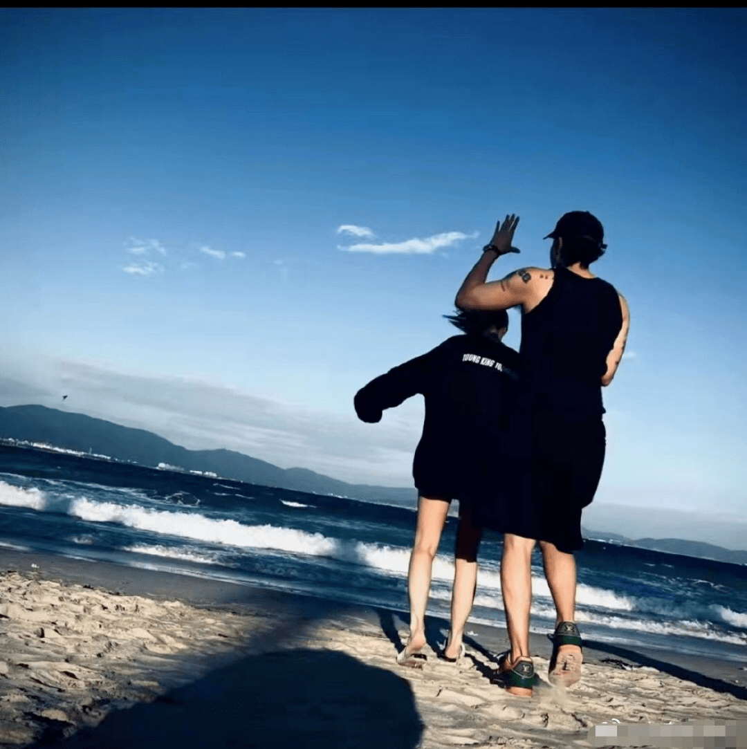 黄子韬徐艺洋恋情再添锤男方用合影当头像两人曾被指三亚私会