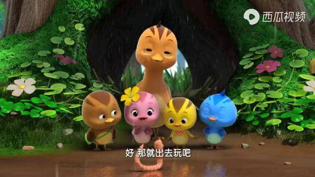萌鸡小队蚯蚓先生带着小鸡玩耍在雨中跳水坑太可爱了小鸡们