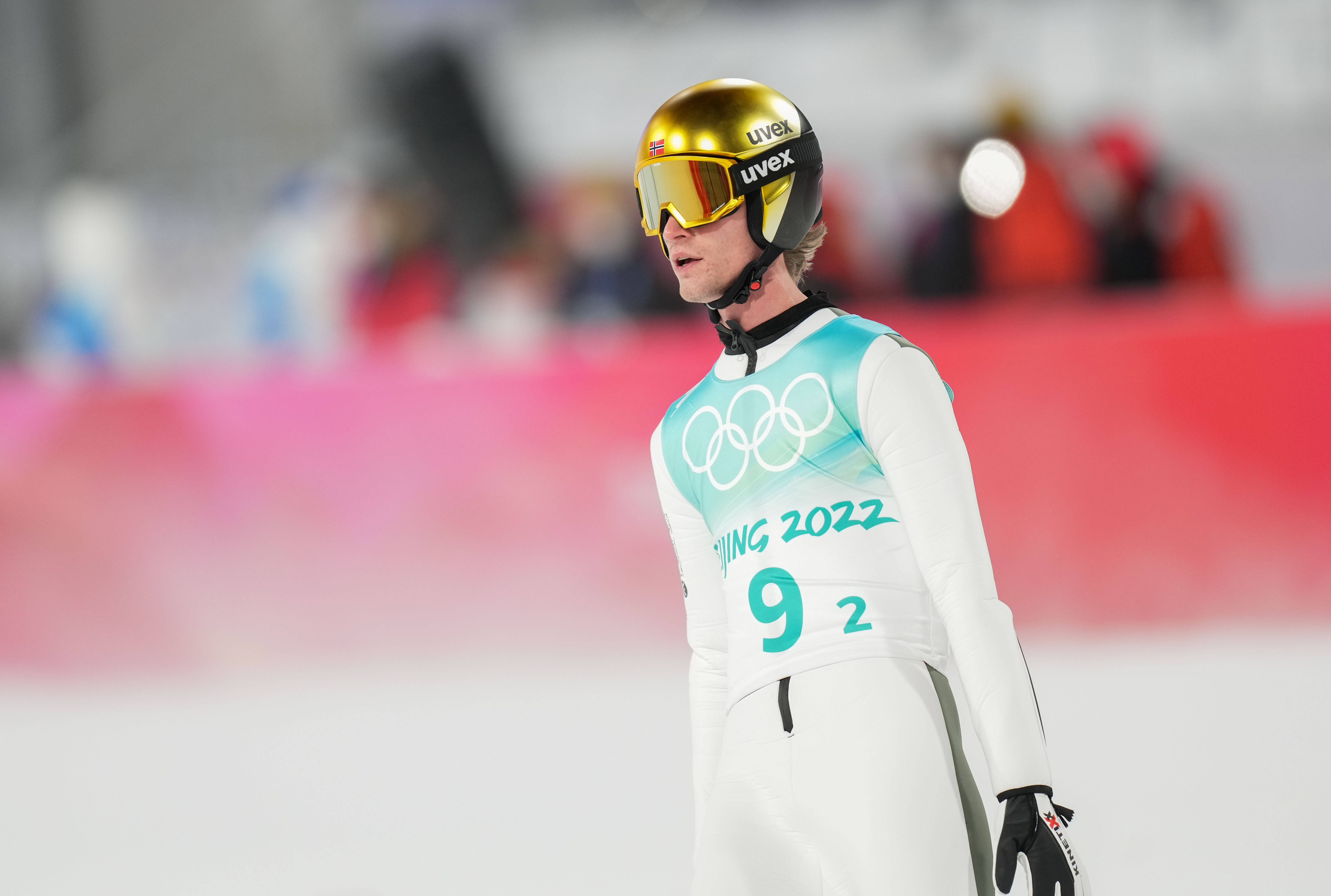新华社记者 冯开华 摄当日,北京2022年冬奥会跳台滑雪男子团体比赛在
